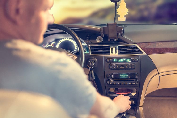 Reprise voiture de plus de 10 ans : conditions avis