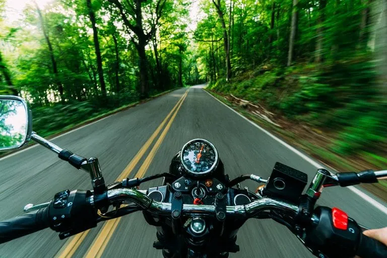 Pourquoi choisir de se déplacer en taxi moto ?