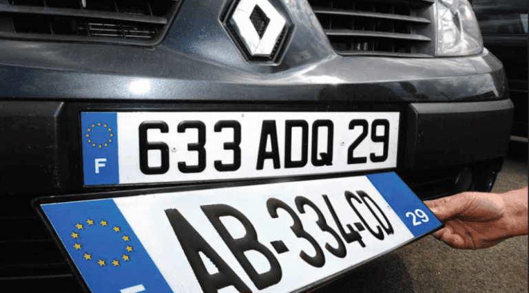 Plaque immatriculation noire : signification, réglementation