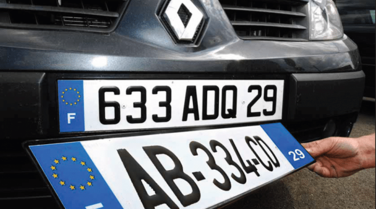 Plaque immatriculation noire : signification, réglementation