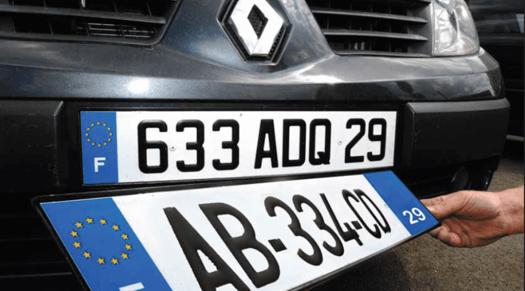 Plaque immatriculation noire : signification, réglementation