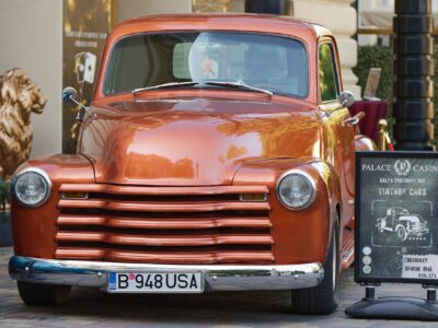 Buste_géant_de_Louis_Chevrolet_dévoilé_en_Suisse