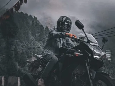 Covering_carbone_pour_une_moto_:_le_style_racing_!