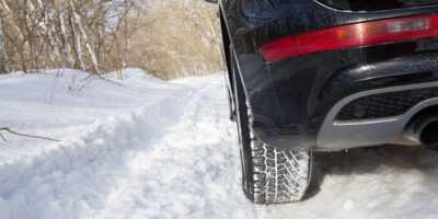 Conduire_en_toute_sécurité_en_hiver_:_tout_sur_les_pneus_neige