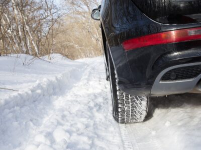 Conduire_en_toute_sécurité_en_hiver_:_tout_sur_les_pneus_neige
