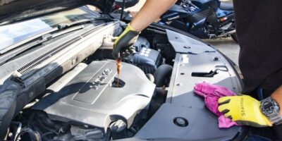 Que_se_passe_t_il_en_cas_de_surdosage_d_huile_dans_son_moteur_?