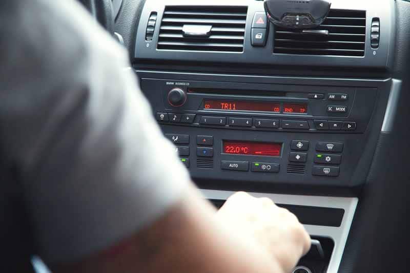 avis poste radio voiture