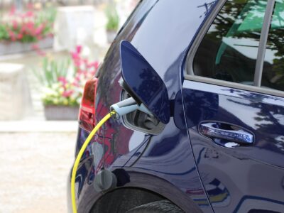 Comment optimiser la recharge de votre voiture électrique à domicile