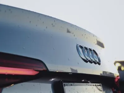 Le_covering_des_feux_arrière_:_une_ligne_de_voiture_arrière_magnifique_!