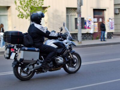 BMW Motorrad : tout l'équipement qu'il vous faut pour une conduite sereine