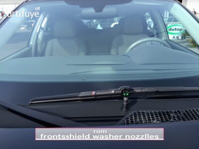 montrez où se situent les gicleurs de lave glace avant