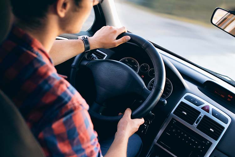 Comment choisir son assurance auto jeune conducteur ?
