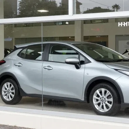 prix d une toyota yaris hybride neuve