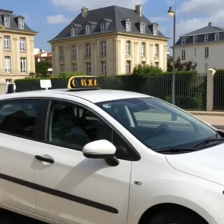 Taxi à fontainebleau : votre chauffeur disponible 24h/24 et 7j/7 pour tous vos trajets