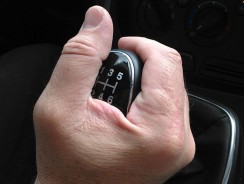 Comment vérifier le niveau d’huile d’une boîte de vitesse ?