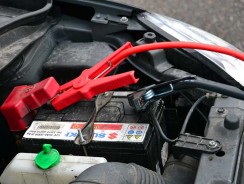 Comment démarrer une voiture avec des cables de démarrage ?