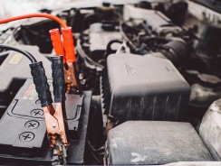 Comment recharger une batterie de voiture ?