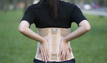 Peut-on conduire avec un corset lombaire ?