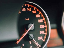 Vous roulez à vide ? À quel point est-ce mauvais pour votre voiture ?