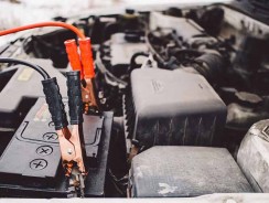 Voyant de batterie allumé : pourquoi et que faire ?